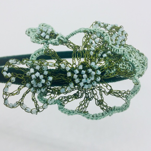 EMBELLISHED BEADED WIRE FLOWER HEAD BAND || Green - Picture 2 of 4